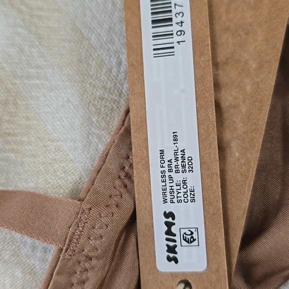 SKIMS Wireless Form Push-Up Bra Size:32DD (32E) Sienna - Picture 4 of 6